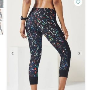 Fabletics NWT Quinn Capri Multi-Color (S)